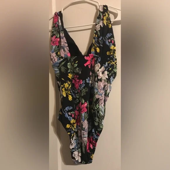 Nwt Floral Swimsuit - Picture 4 of 6